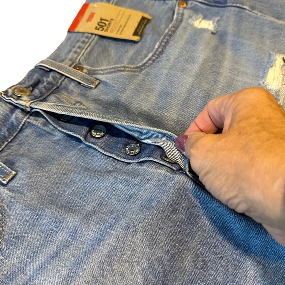 NEW Levi’s 501 High Rise Distressed Denim Shorts Sz 30 - Picture 6 of 16